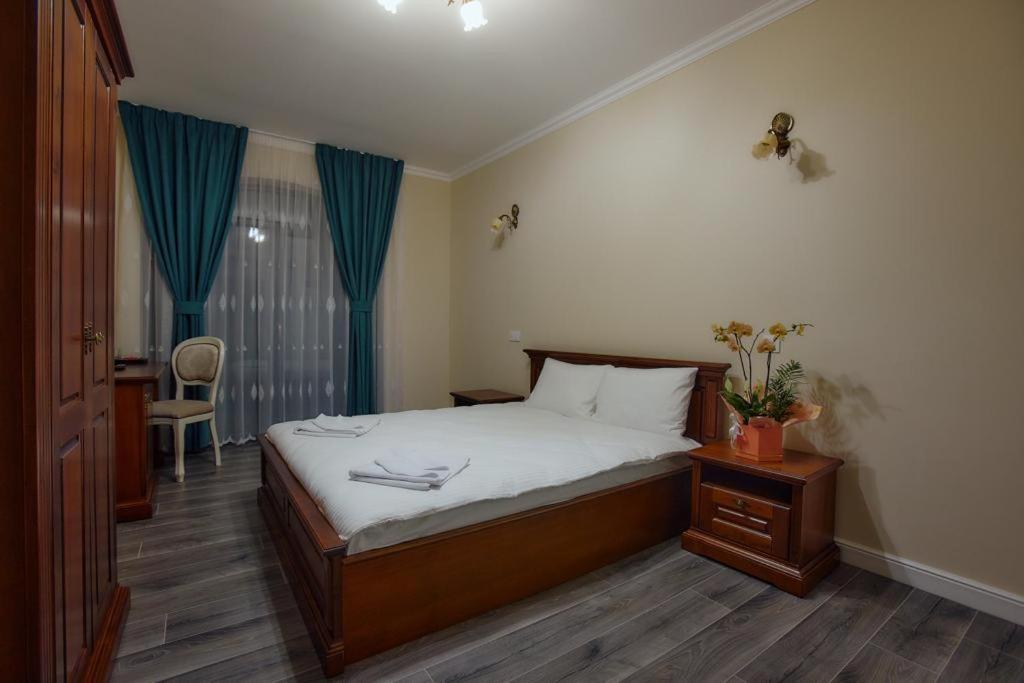 Hotel Imperium Botiz Exteriér fotografie