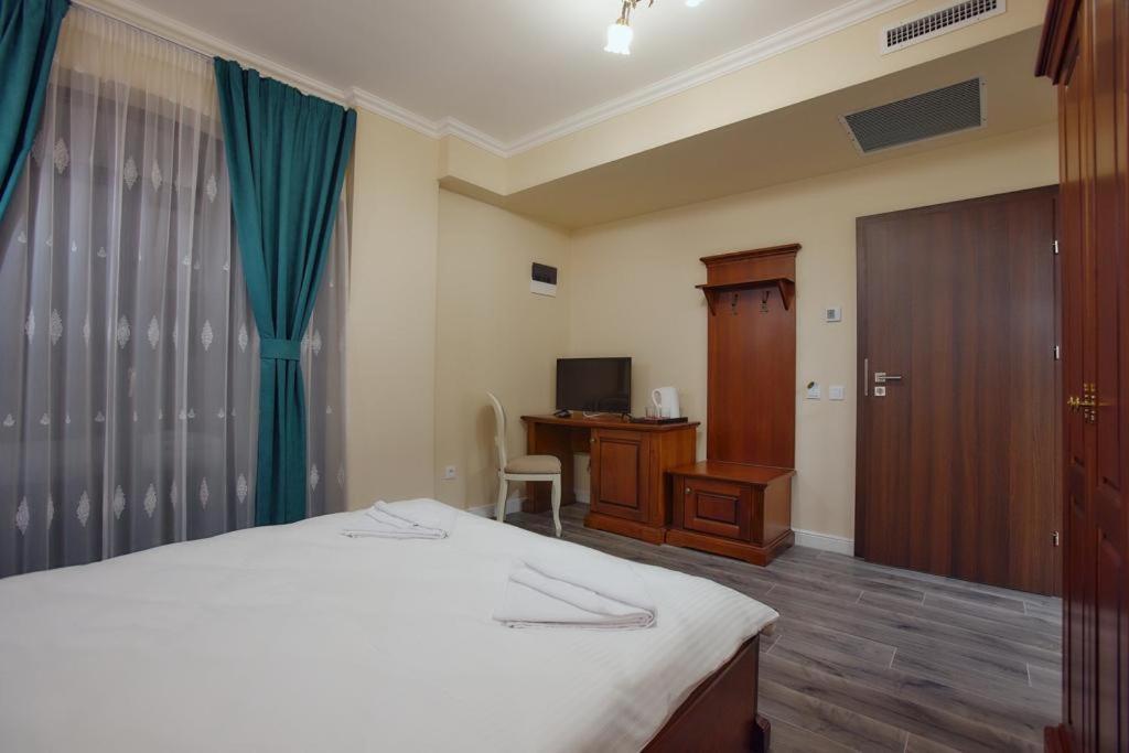 Hotel Imperium Botiz Exteriér fotografie