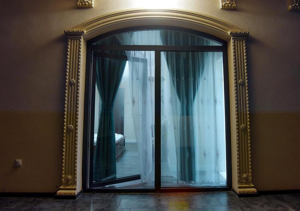 Hotel Imperium Botiz Exteriér fotografie
