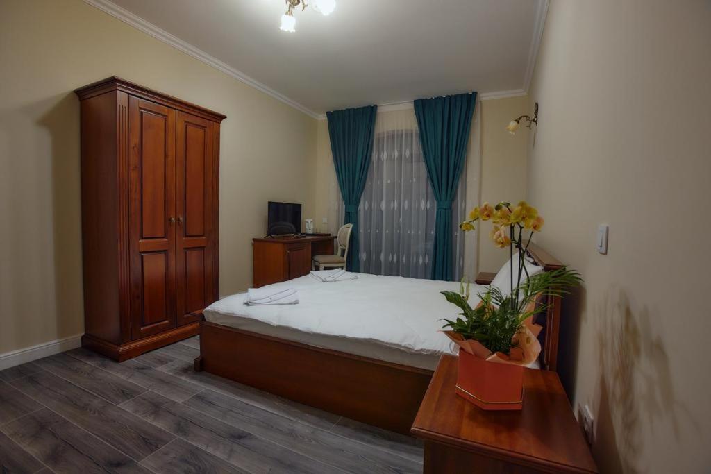 Hotel Imperium Botiz Exteriér fotografie
