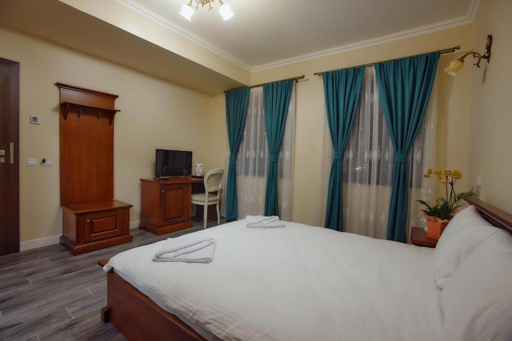 Hotel Imperium Botiz Exteriér fotografie